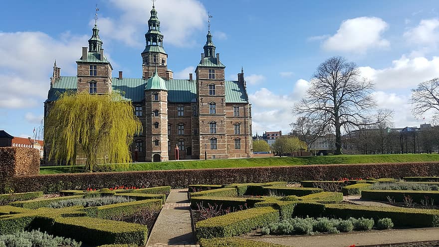 قلعة روزنبورغ بالعاصمة الدانماركية كوبنهاغن